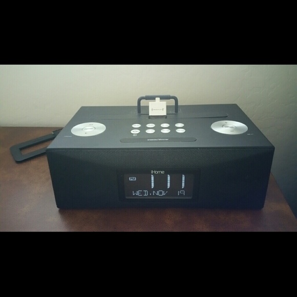 Sold Ihome Radio & Alarm Clock w+Remote Control - Picture 2 of 2