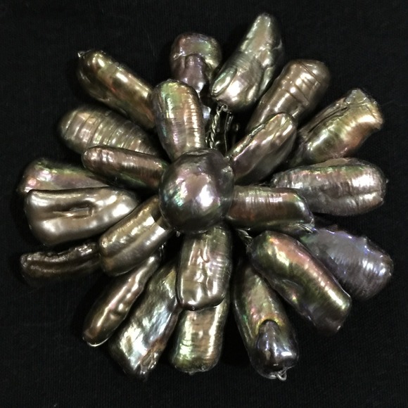 🎉HP🎉NWOT Black Biwa Pearl Brooch 18k GP Setting - Picture 2 of 2