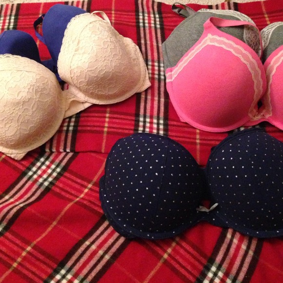 34DD Bras ❤️reserved ❤️