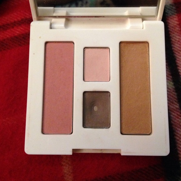 Makeup set - Picture 2 of 4