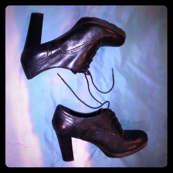 Franco Sarto wingtip oxford leather ankle booties