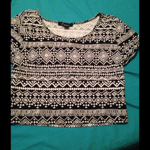Aztec crop top - Picture 3 of 3