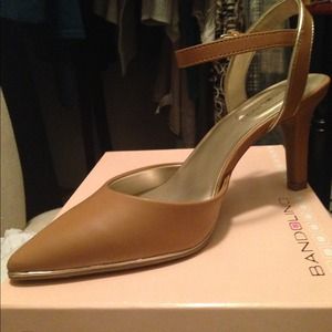 New Tan heels bundled w/KC wedges for @intl_lawyer