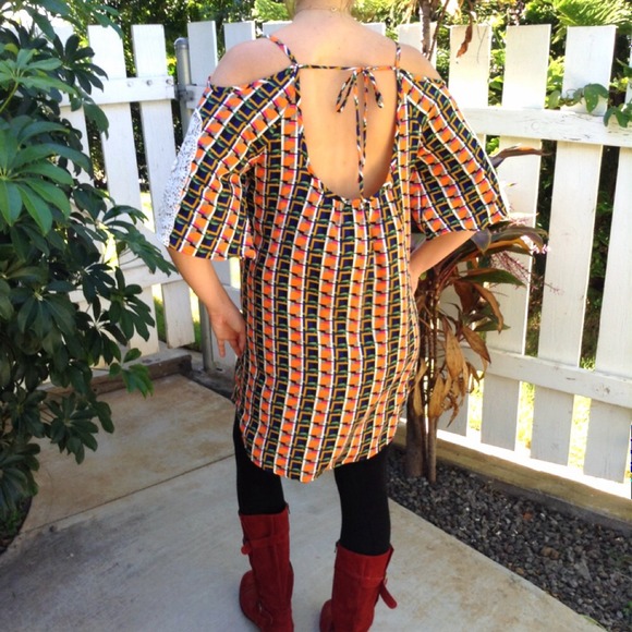 ‼️SALE‼️Love the lace detail on the sleeves! - Picture 4 of 4