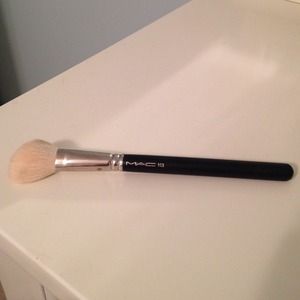 Mac brushes 168 and 212