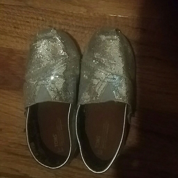 Toms glitter silver size toddler 9