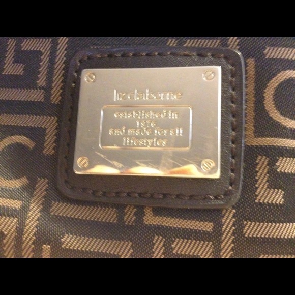 Liz Claiborne Signature Crossbody ***ON SALE***!!! - Picture 2 of 4