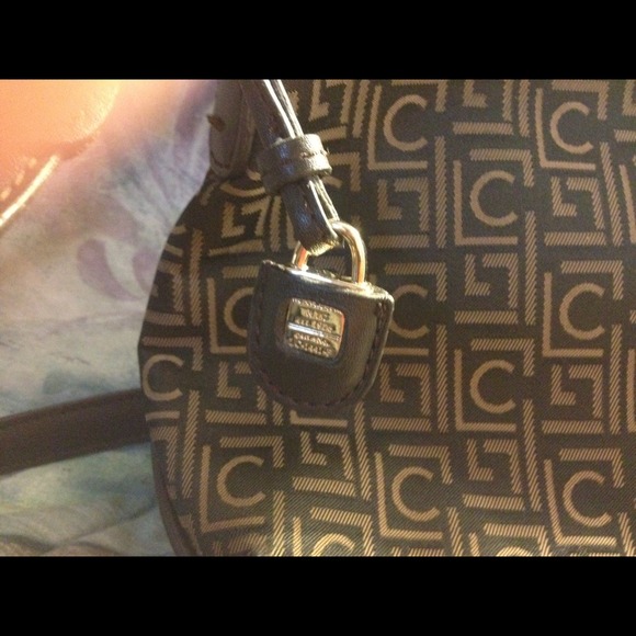 Liz Claiborne Signature Crossbody ***ON SALE***!!! - Picture 3 of 4