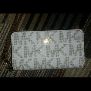 Michael kors wristlet