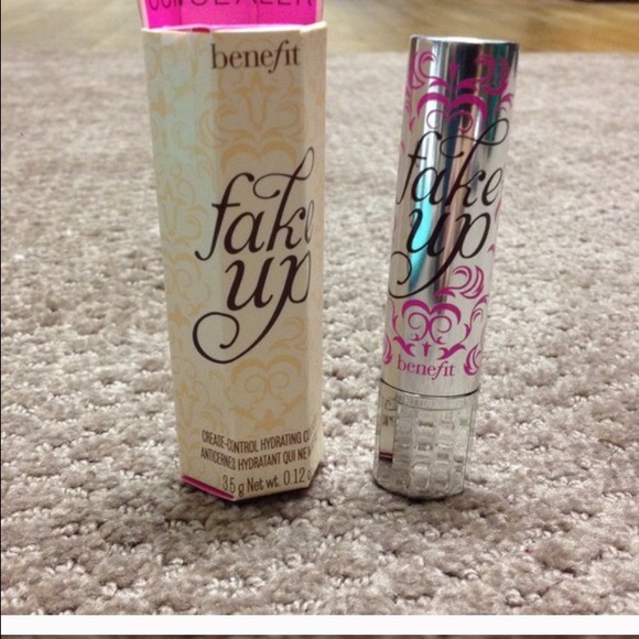 Fake up and three Fergie lipsticks