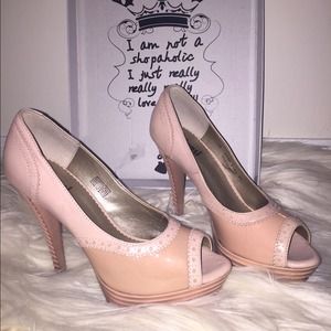Beautiful peep-toe high heels!!
