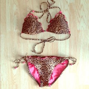 New❗Xhilaration Cheetah Print Bikini. Medium