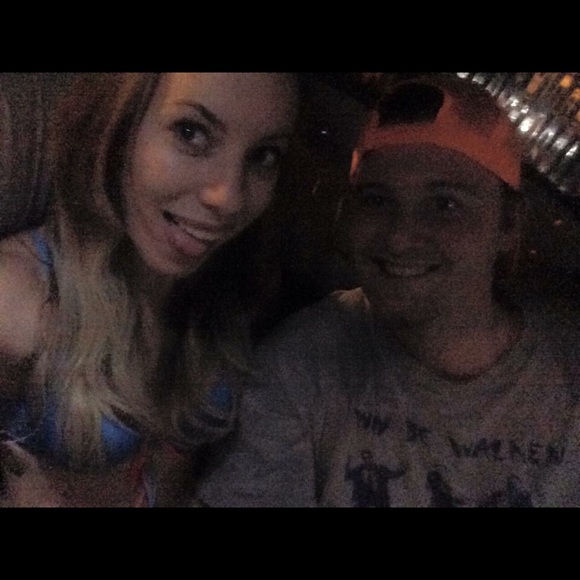 Meet your Posher! - Picture 3 of 3