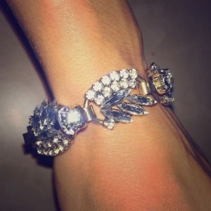 :::on hold::::Beautiful gold  braclet NWOT