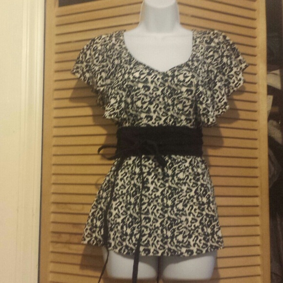 H&M Tops - Leopard print blouse