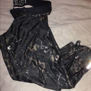 NIKE DRI FIT CROPPED LEGGINGS