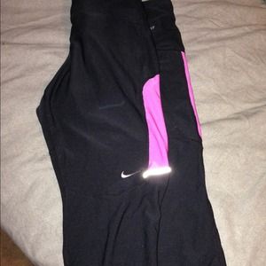NIKE DRI FIT CROPPED LEGGINGS