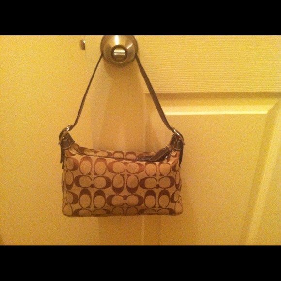 Authentic Coach signature series purse - Picture 1 of 1