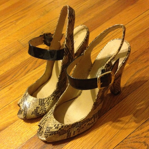 Steve Madden peep toe pump