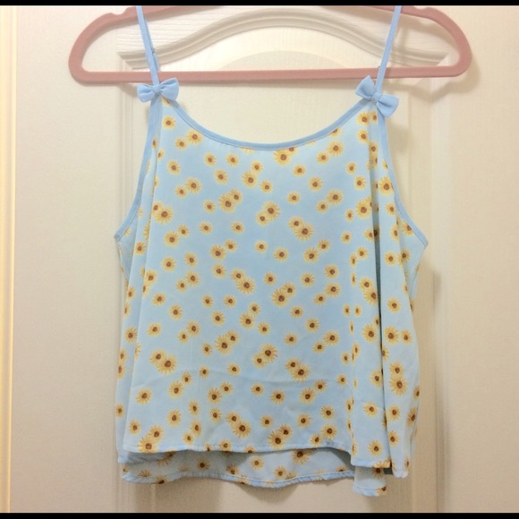 Daisy cropped tank