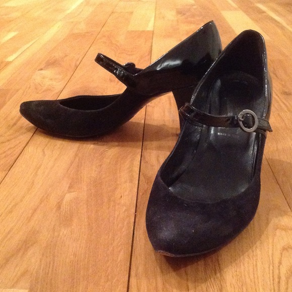 Belle by Sigerson Morrison mid heel black pumps