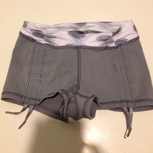 🎀Grey lululemon yoga shorts🎀