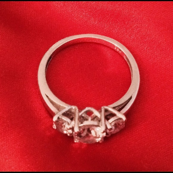 👧🏻 ‼️SALE‼️Journey Sterling Silver Ring - Picture 3 of 4