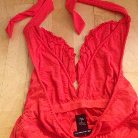 Coral pink jersey halter dress - Picture 3 of 3