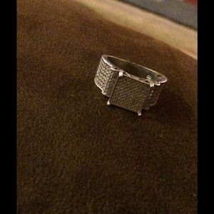 Women's diamond ring
