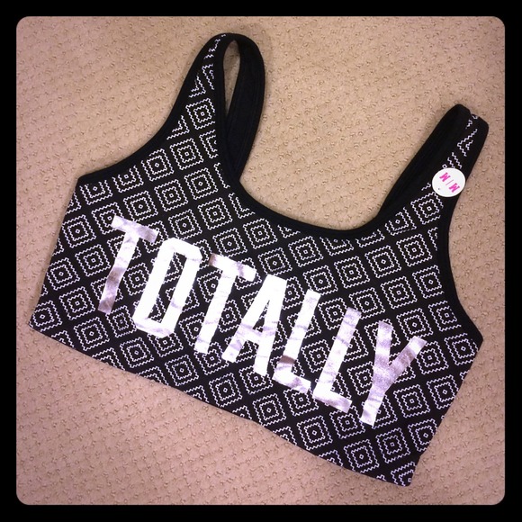 🎁Bundled NWT VS Pink metallic aztec sports bra - Picture 1 of 4
