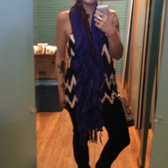 NWT Ruffled, Fringed Acrylic Purple Indigo Scarf - Picture 1 of 3