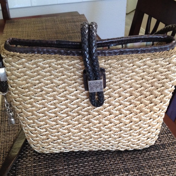 Brighton Straw Handbag with accessory on Side!