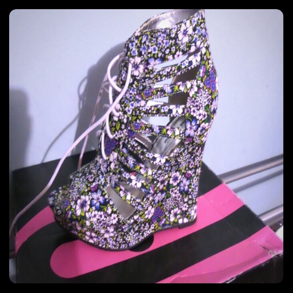 Michael antonio wedges
