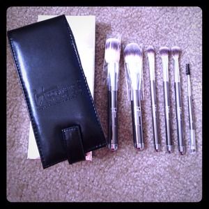 It Cosmetic Brush Set with Case