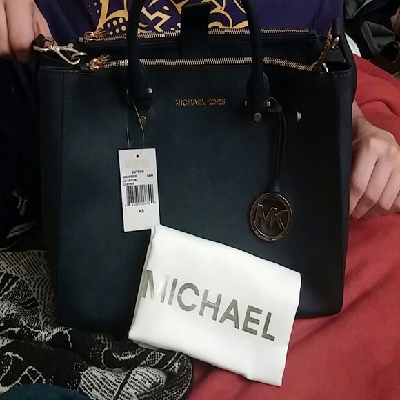 Authentic Navy Large Michael Kors Sutton Bag - Picture 2 of 4