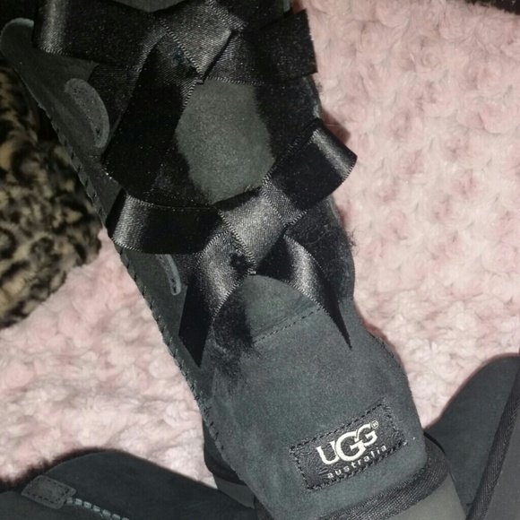 Ugg black bailey bow!