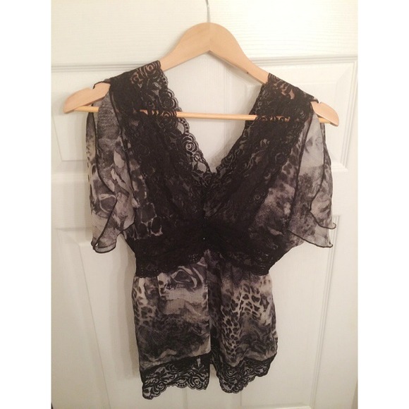 ❌Traded❌Lace top