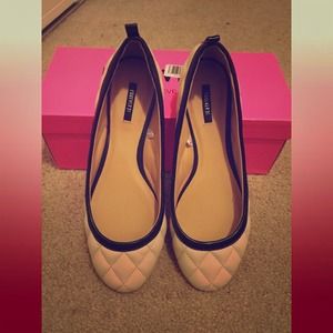 Cream black forever 21 flat pumps