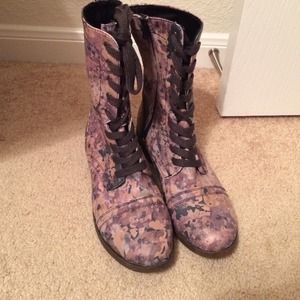 Cute Floral Zip-up boots