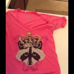 Pink fitted top with raccoon