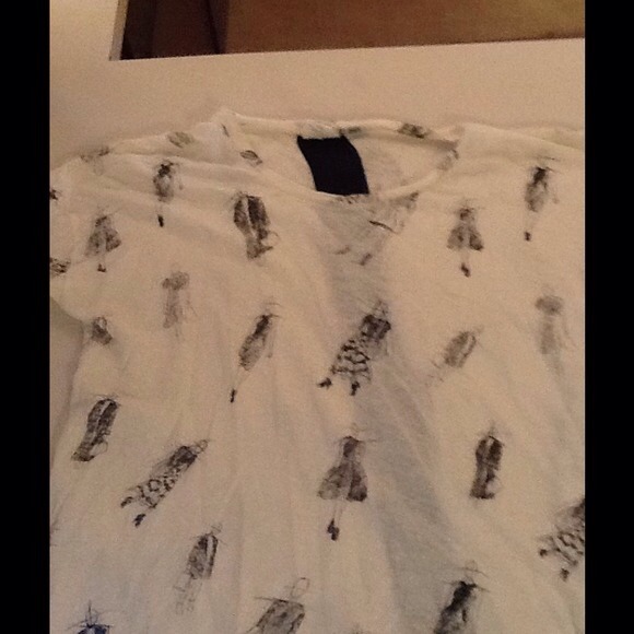 ***SOLD*** Black and white " shopper girl" top