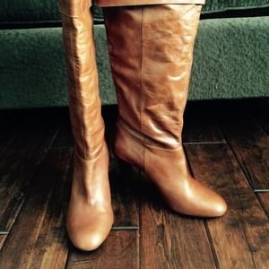 Sexy boots! I keep forgetting I can't do heels 😔