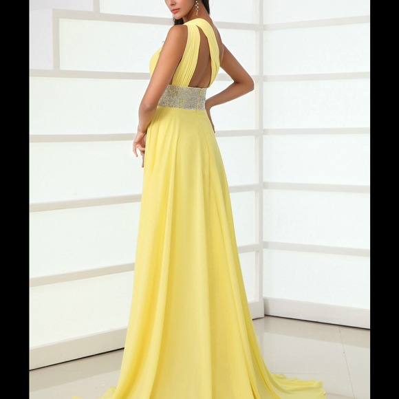 Yellow gown - Picture 4 of 4