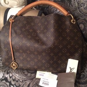 Louis Vuitton artsy handbag