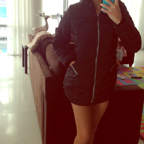 NWOT Adorable fitted winter puff jacket
