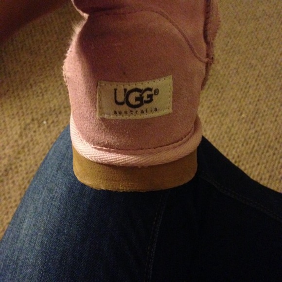 Pink bailey button uggs - Picture 2 of 4