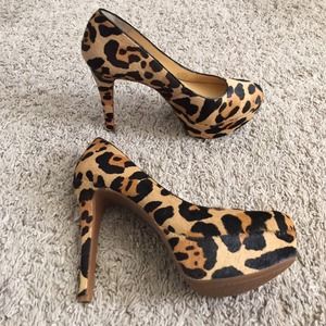Leopard print platform pumps