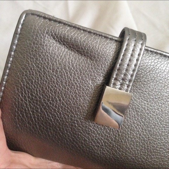 ✖️SOLD✖️ Silver Wallet - Picture 4 of 4