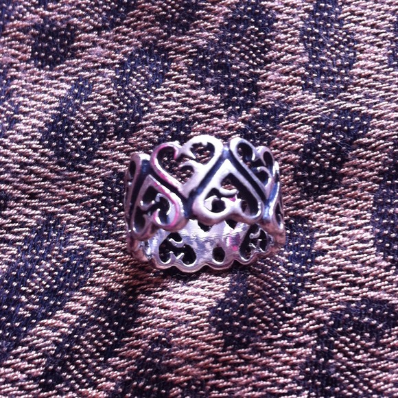 Size 6/  9.25 silver gorgeous unique ring