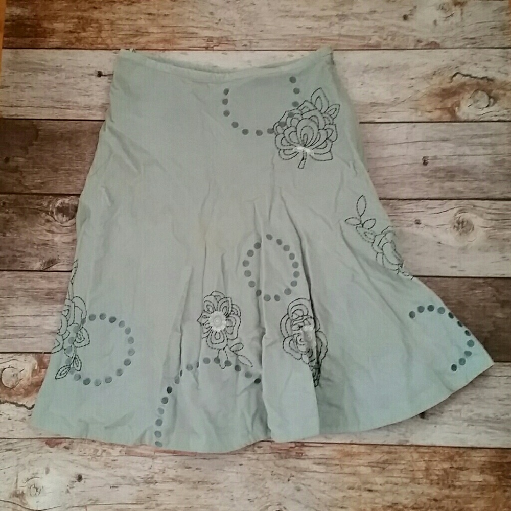 Gorgeous skirt with embroidery!